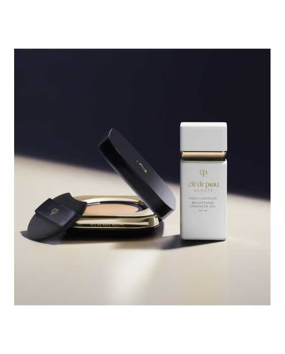 Base de maquillaje Radiant Cushion Foundation Natural Clé de Peau Beauté