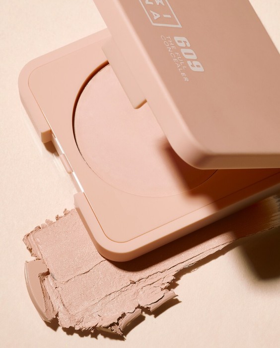 Corrector cremoso de alta cobertura y acabado mate natural The Full Concealer 3INA