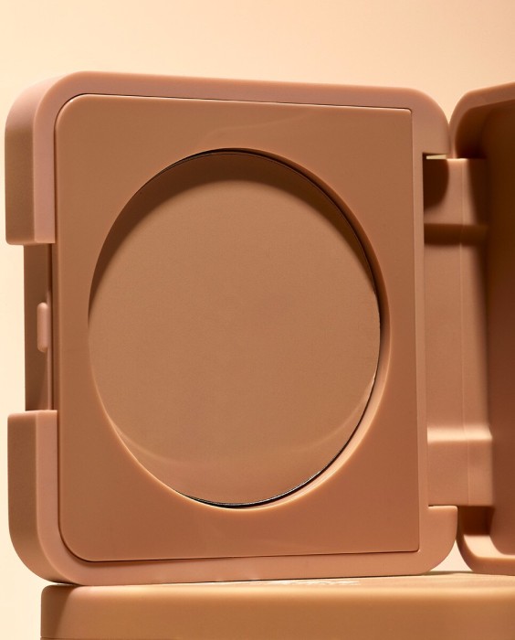 Corrector cremoso de alta cobertura y acabado mate natural The Full Concealer 3INA