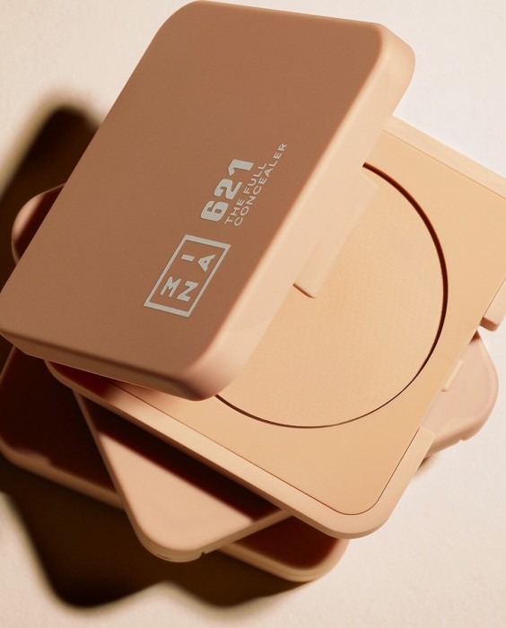 Corrector cremoso de alta cobertura y acabado mate natural The Full Concealer 3INA