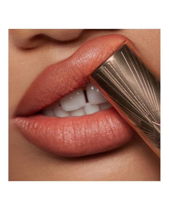 Charlotte Tilbury Airbrush Flawless Lip Губная помада