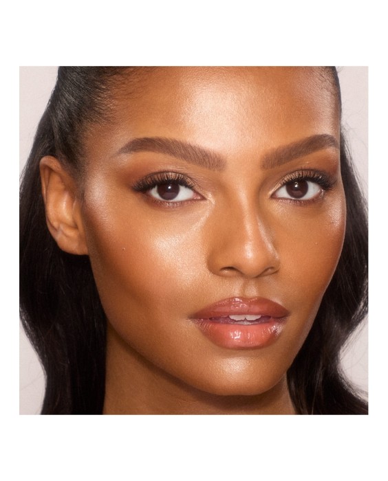 Charlotte Tilbury Unreal Skin Sheer Glow Tint-Hydrating Тональная основа