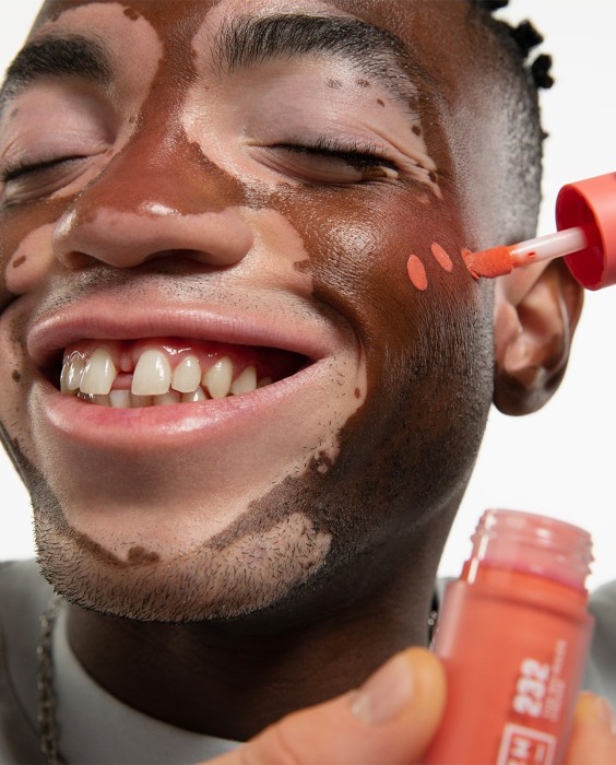 Crema de color líquida, mate y multiusos para ojos labios y mejillas The No-Rules Cream 3INA