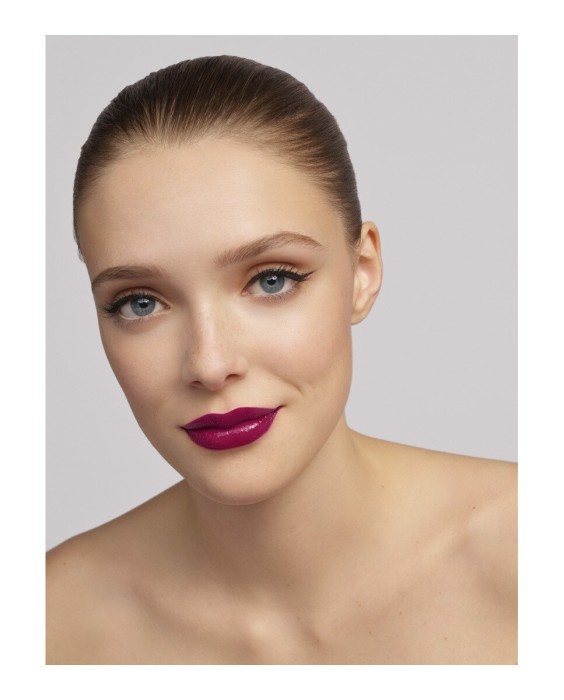 The Lip Liquid Vinyl Labial Líquido Efecto Brillo Espejo Carolina Herrera