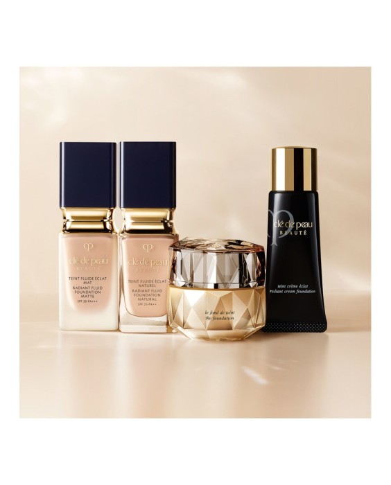 Base de Maquillaje Radiant Fluid Natural Clé de Peau Beauté