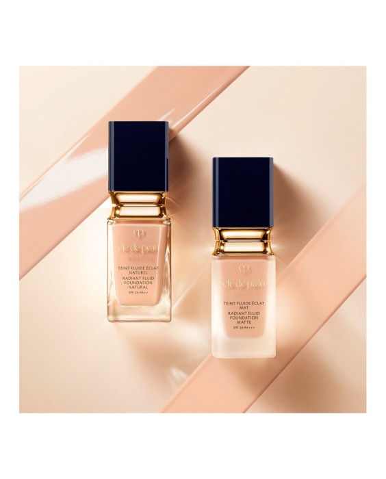 Base de Maquillaje Radiant Fluid Natural Clé de Peau Beauté