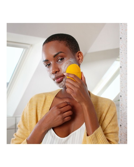 LUNA ™ mini 3 - Dispositivo eléctrico de limpieza facial para todo tipo de pieles Sunflower Yellow FOREO