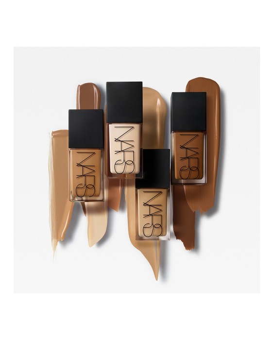 Base de maquillaje Light Reflecting Skin Foundation Nars