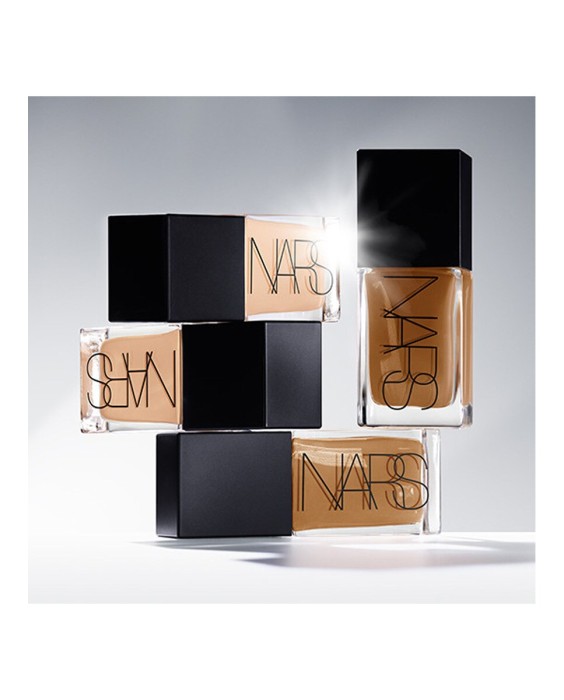 Base de maquillaje Light Reflecting Skin Foundation Nars
