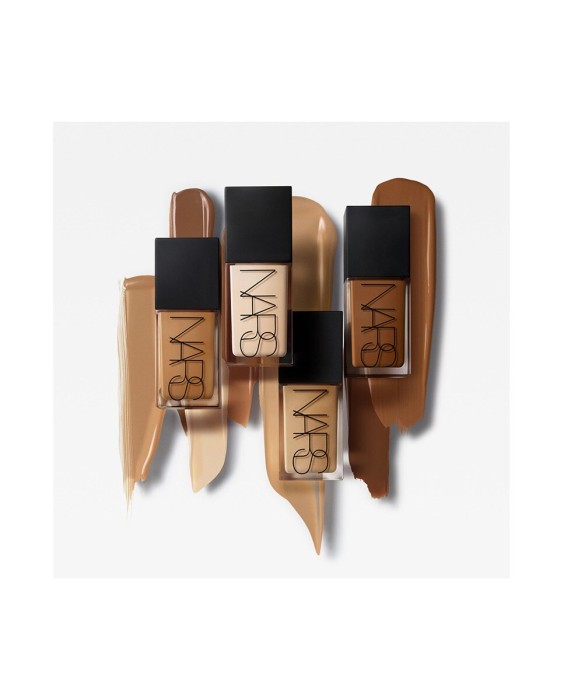 Base de maquillaje Light Reflecting Skin Foundation Nars