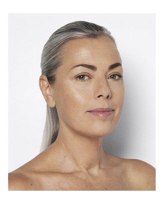 Base de maquillaje Light Reflecting Skin Foundation Nars