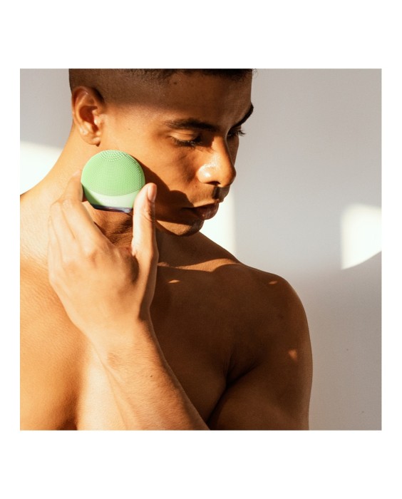 LUNA™ 4 go - Dispositivo de limpieza y reafirmante facial para todo tipo de pieles Pistachio FOREO