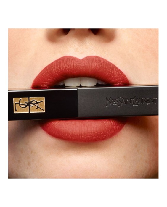 Barra de labios mate Rouge Pur Couture The Slim Velvet Radical Yves Saint Laurent