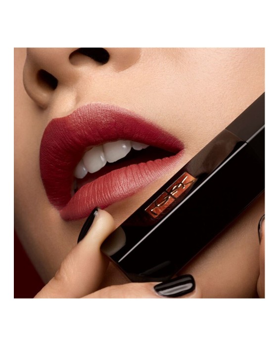 Barra de labios mate Rouge Pur Couture The Slim Velvet Radical Yves Saint Laurent