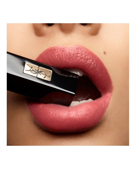 Barra de labios mate Rouge Pur Couture The Slim Velvet Radical Yves Saint Laurent