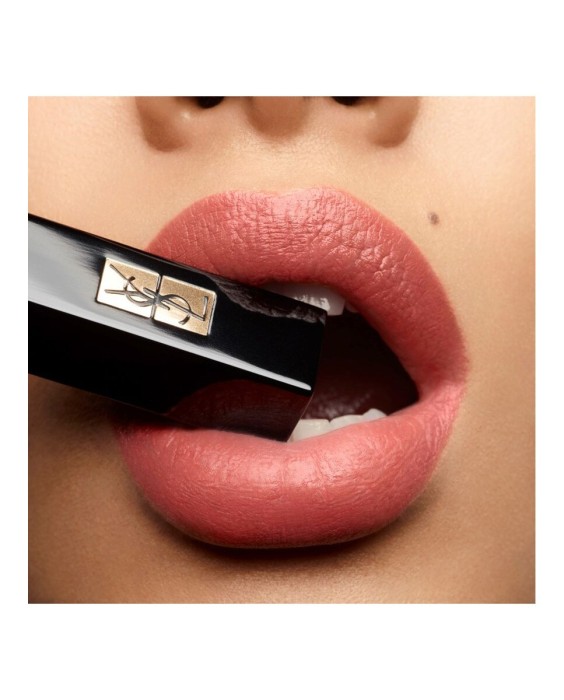Barra de labios mate Rouge Pur Couture The Slim Velvet Radical Yves Saint Laurent