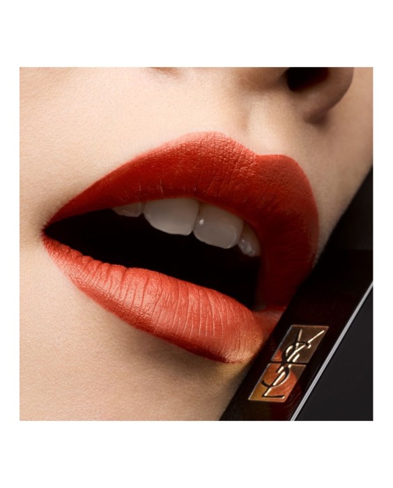 Barra de labios mate Rouge Pur Couture The Slim Velvet Radical Yves Saint Laurent
