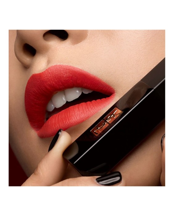 Barra de labios mate Rouge Pur Couture The Slim Velvet Radical Yves Saint Laurent