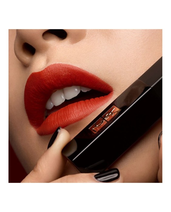 Barra de labios mate Rouge Pur Couture The Slim Velvet Radical Yves Saint Laurent