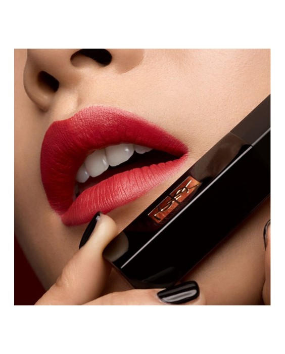 Barra de labios mate Rouge Pur Couture The Slim Velvet Radical Yves Saint Laurent