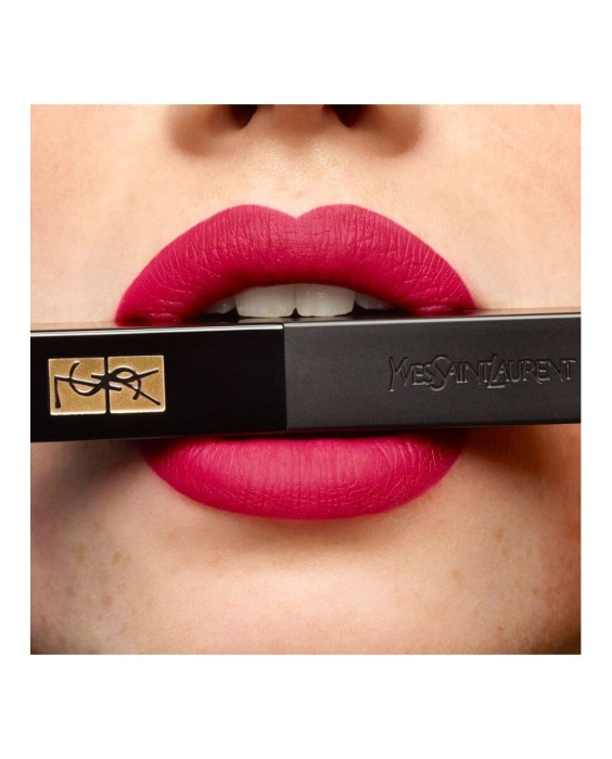 Barra de labios mate Rouge Pur Couture The Slim Velvet Radical Yves Saint Laurent