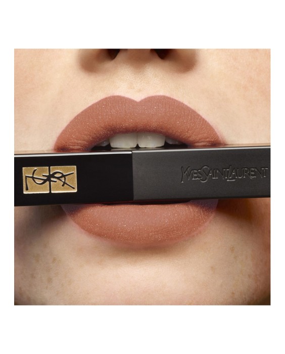 Barra de labios mate Rouge Pur Couture The Slim Velvet Radical Yves Saint Laurent