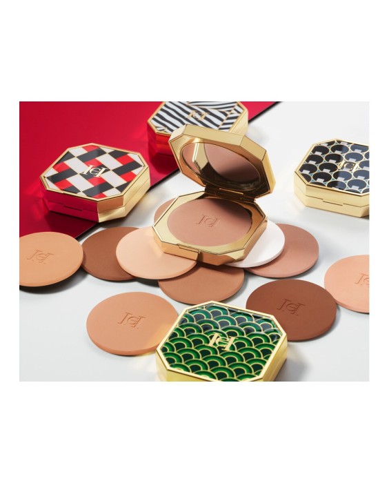 Estampado para estuche The Compact Carolina Herrera