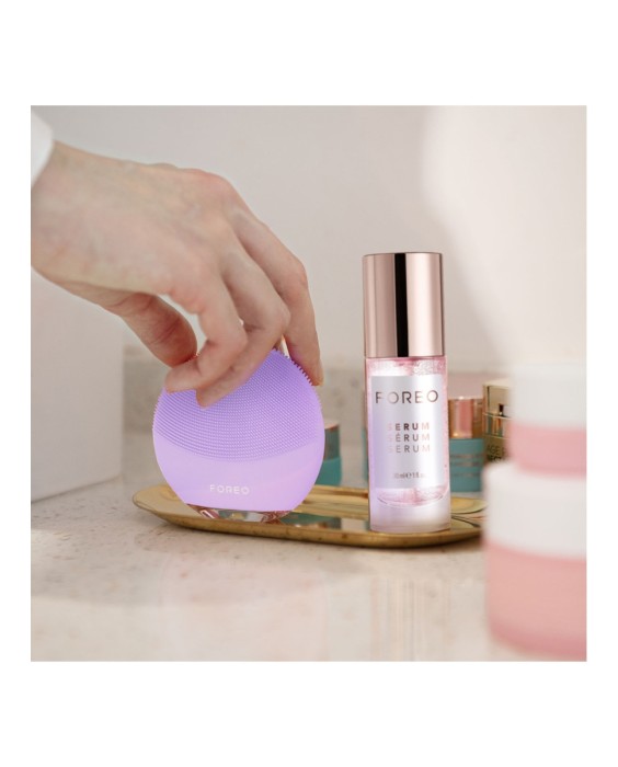 LUNA™ 4 mini - Dispositivo inteligente de limpieza facial con 2 zonas para todo tipo de pieles Lavender FOREO
