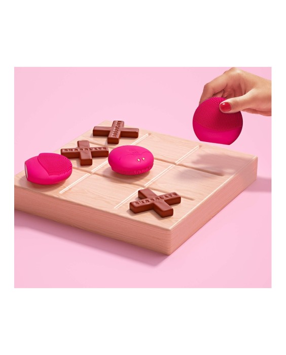 LUNA™ play smart 2 - Dispositivo de limpieza facial y análisis inteligente de la piel Fuchsia FOREO