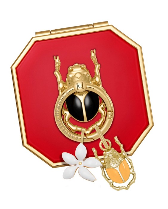 Accesorio Amuleto Escarabajo Carolina Herrera