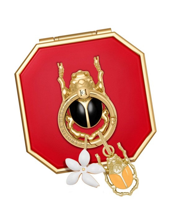 Accesorio Amuleto Escarabajo Carolina Herrera