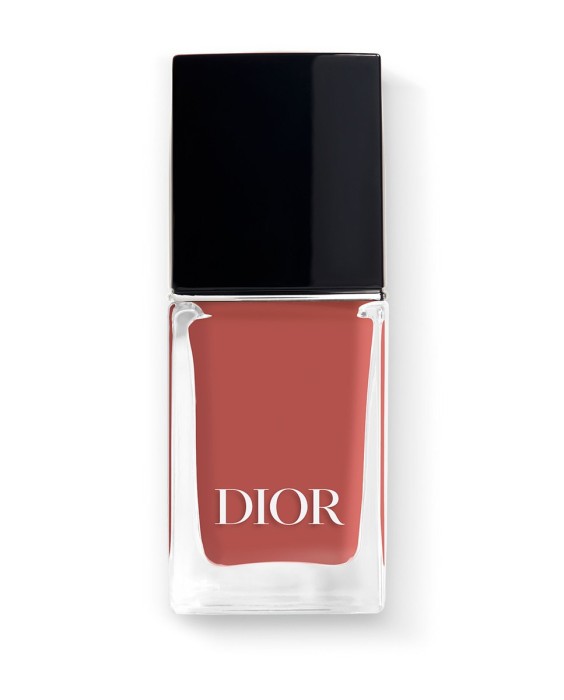 Laca de uñas efecto gel y color couture